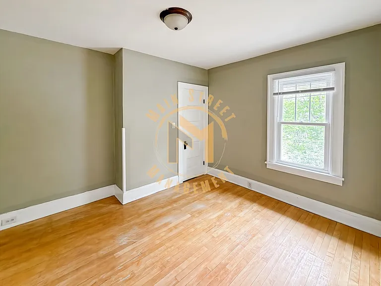 210 Bay St — Photo 6
