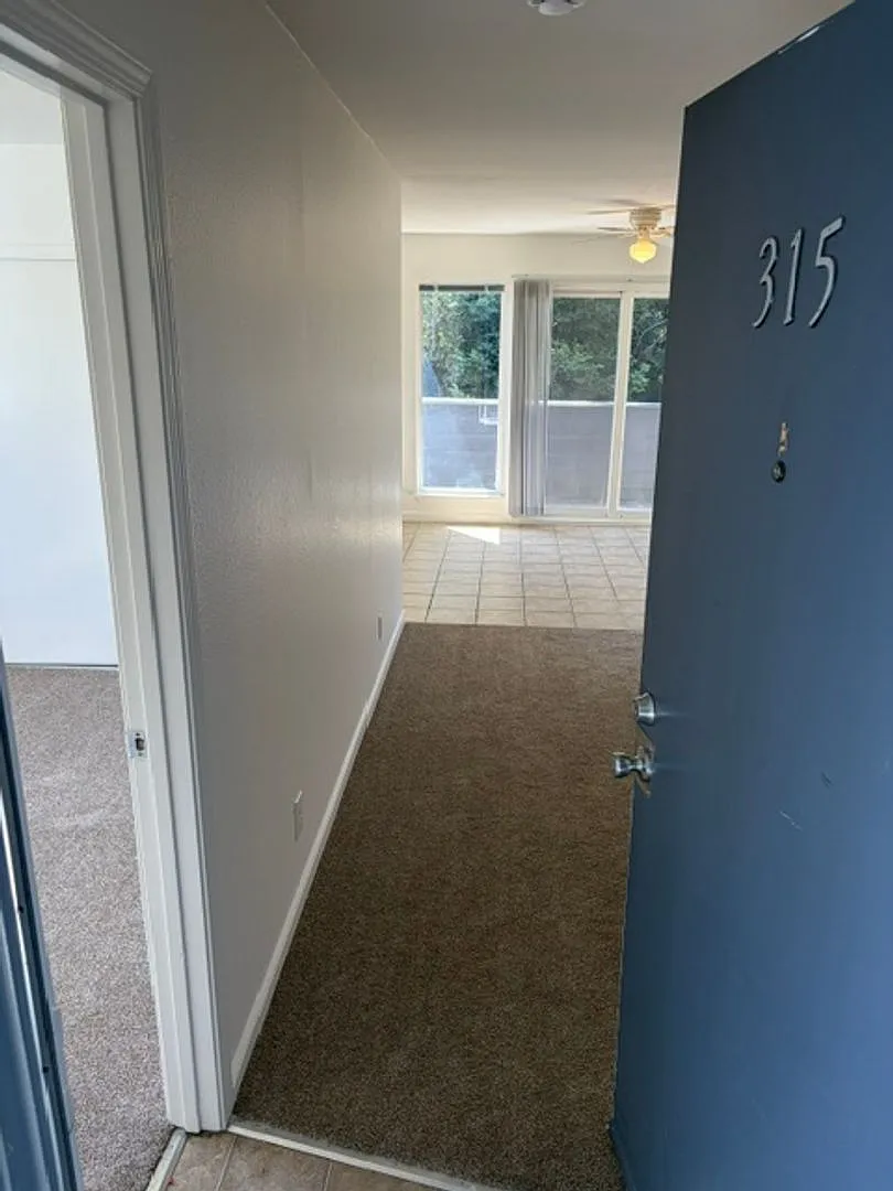 407 Fairmount Ave — Photo 2