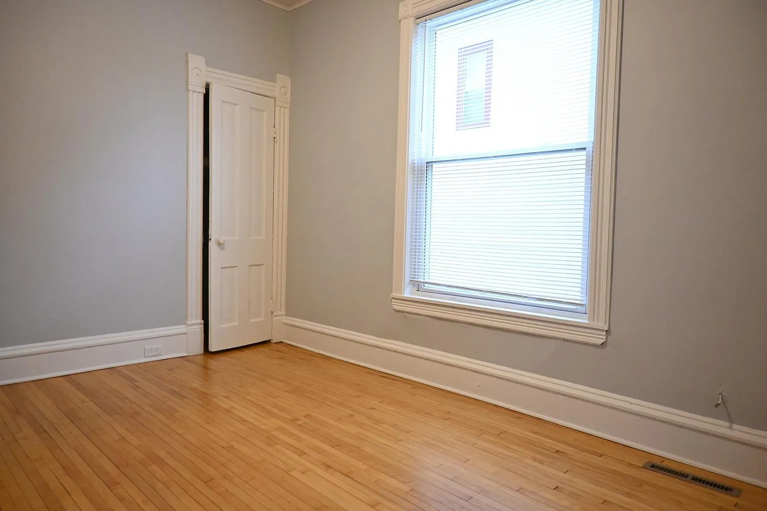 3 bed, 1200 sqft, $2,095 — Photo 4