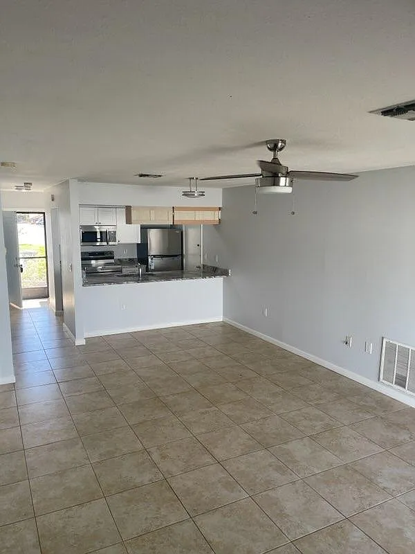 2 bed, 1250 sqft, $2,250 — Photo 2