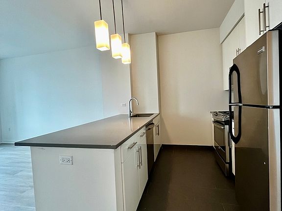 5th image of 81 Fleet Pl APT 12B