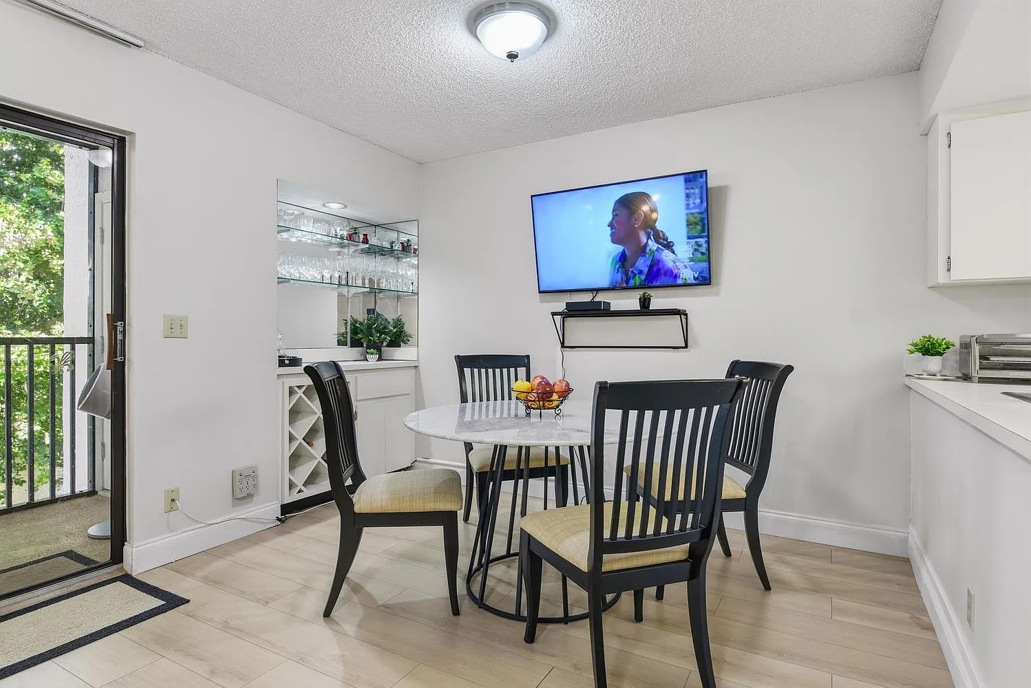 1 bed, 1.5 bath, 860 sqft, $4,650 — Photo 4