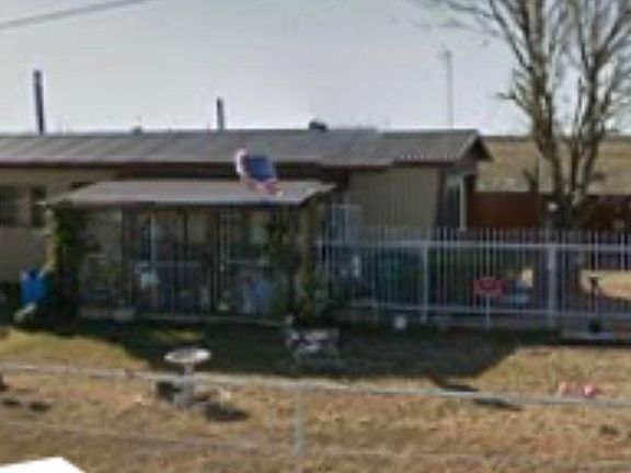 3rd image of 819 Truman Dr