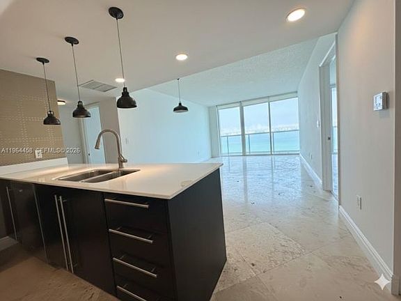 4th image of 665 NE 25th St APT 1603
