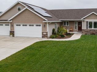 1195 Lori Dr, Neenah, WI 54956