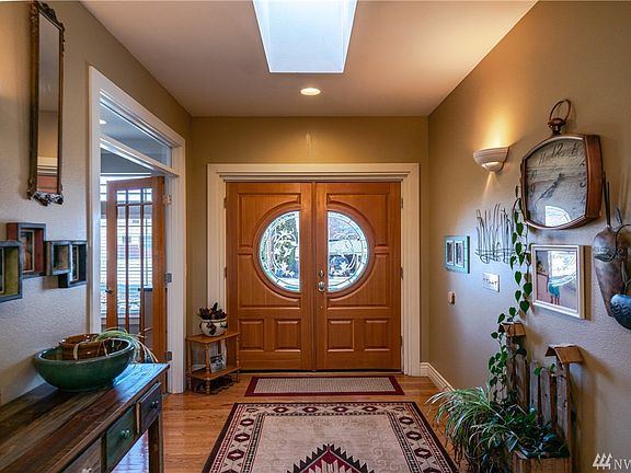 3rd image of 1607 N Ashland Ave
