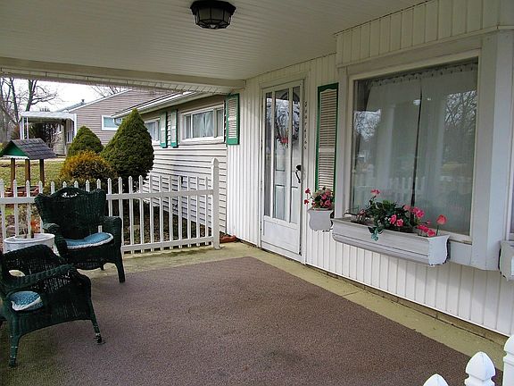 3rd image of 1917 Hillsdale Dr