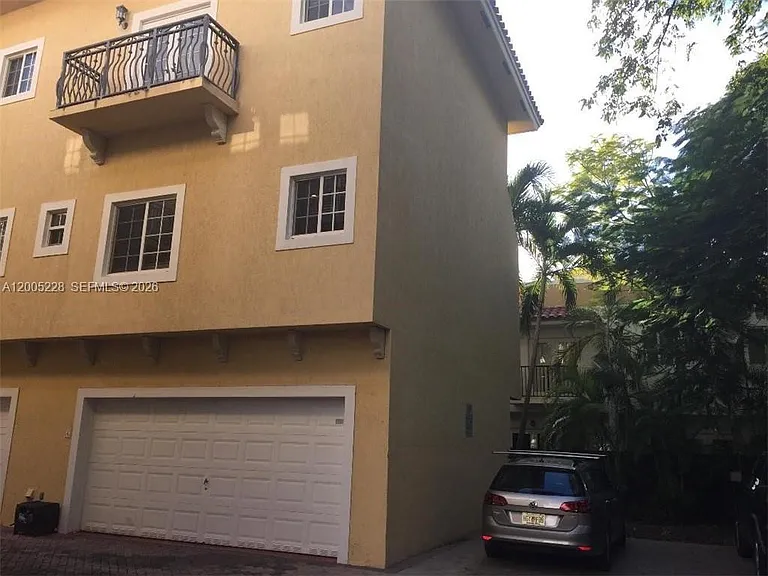 2919 Coconut Ave #4 — Photo 2