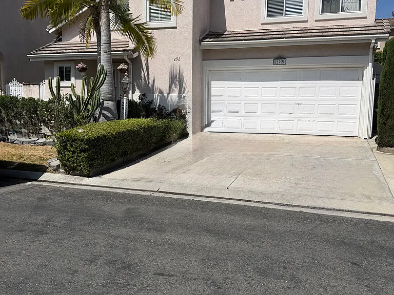 292 S Linhaven Cir — Photo 1