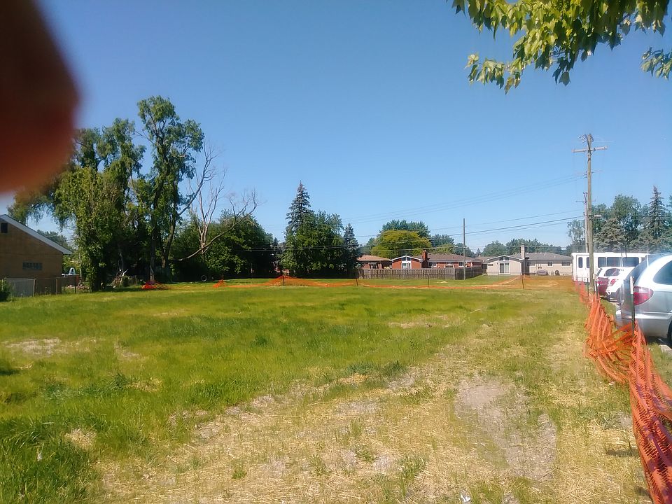 2nd image of 30637 Schoenherr Rd
