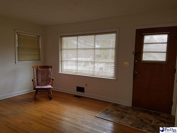 2nd image of 220 Lakeland Dr