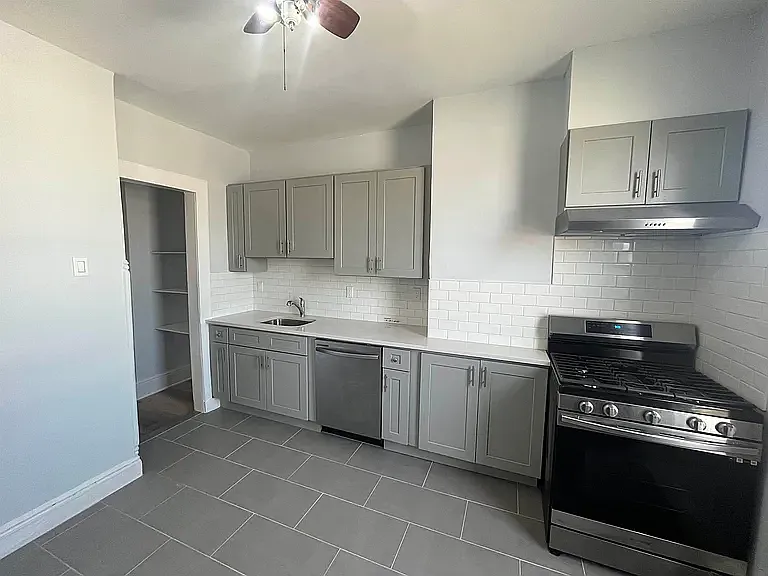 Building Photo - 116A Booraem Ave #3