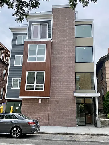 219 Waterman St Photo 1