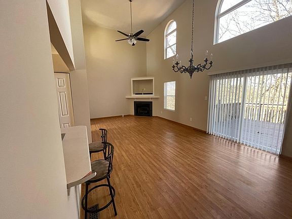 4th image of 834 Sunset Cir