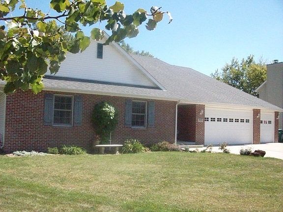 2nd image of 525 N Stacey Ct