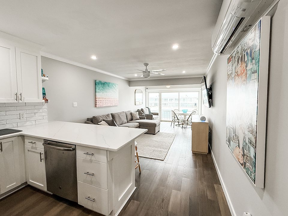 1st image of 585 Dune Rd #21A
