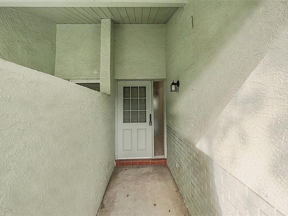 2nd image of 2529 Lancaster Dr