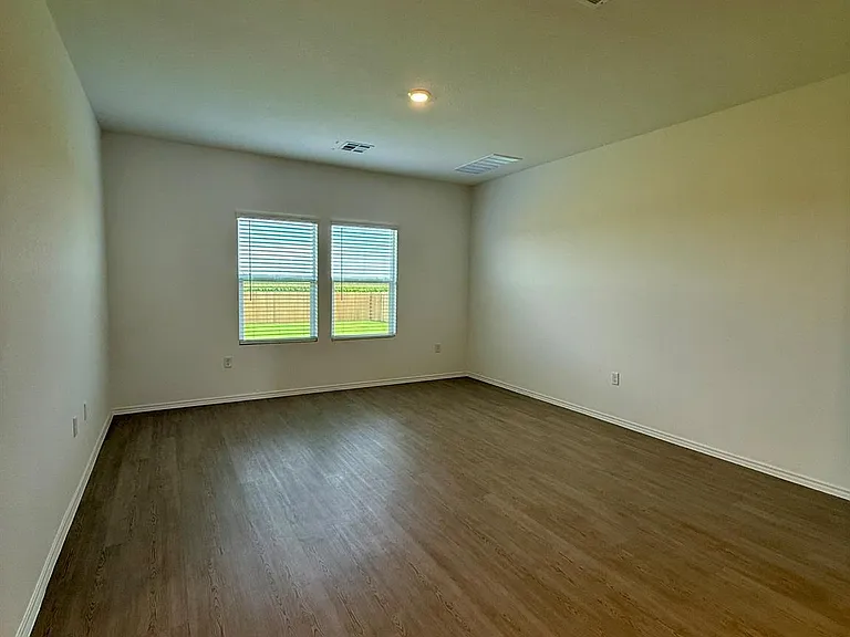 306 Camargue Dr — Photo 17