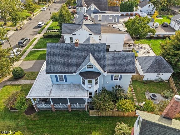 5th image of 73 N Doughty Ave