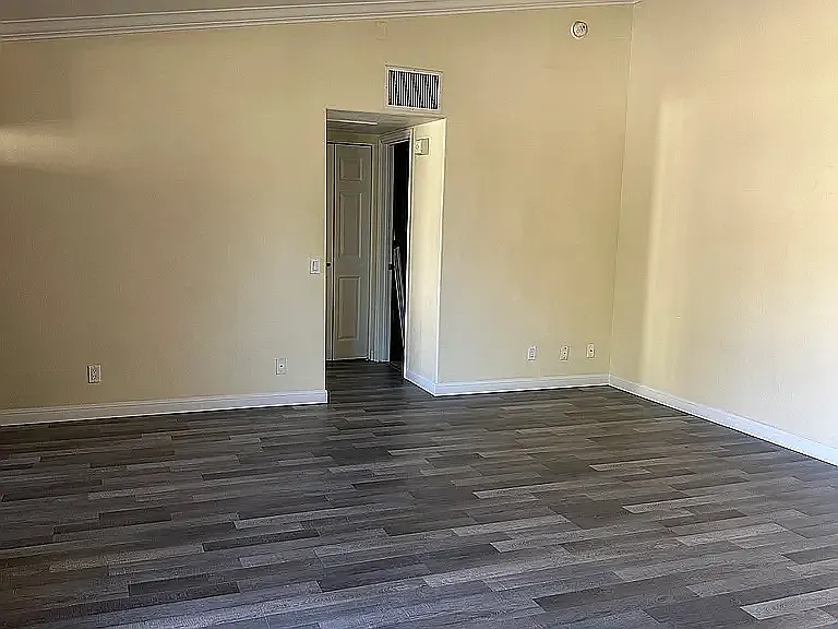 1 bed, 700 sqft, $2,300 — Photo 3