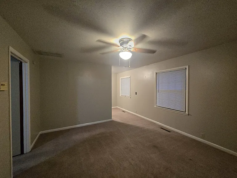 1505 Park Ln — Photo 2
