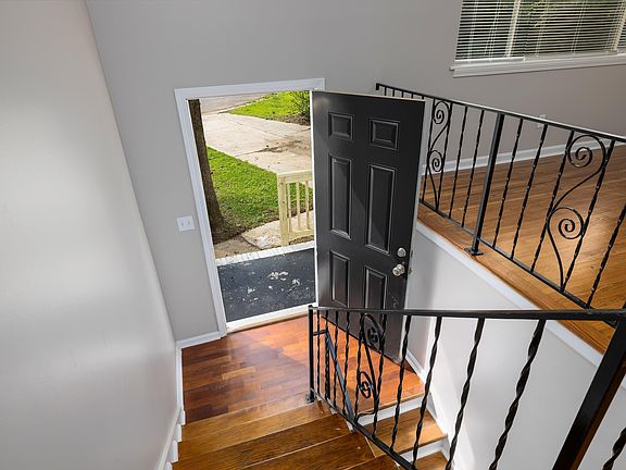 5th image of 1637 Barrington Cir NE