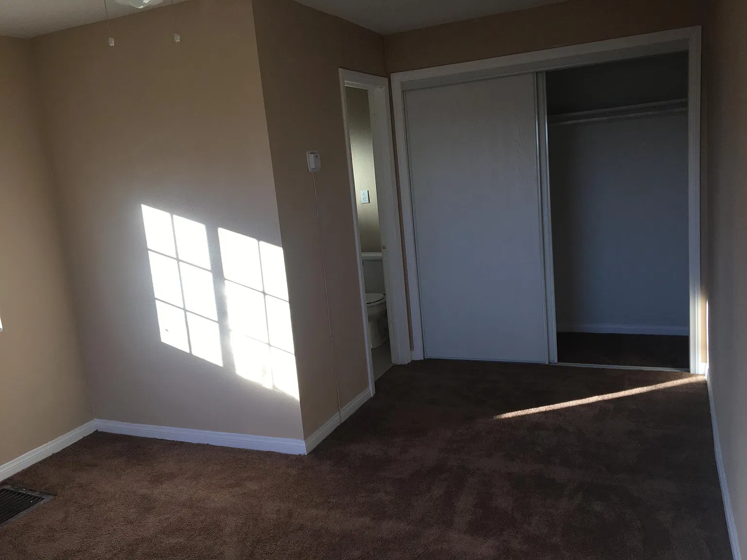 2 bed, $1,100 — Photo 3