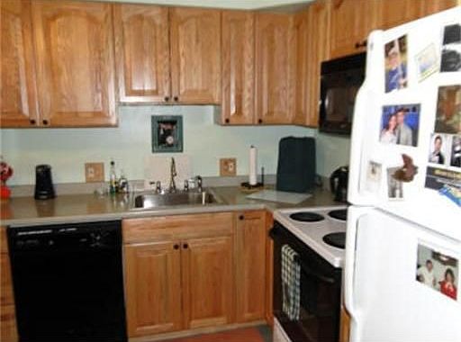 4th image of 141 Essex St APT A1