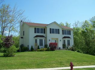 8 Tammy Dr, Middletown, NY 10941