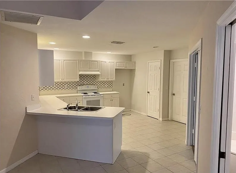 2 bed, 1142 sqft, $2,295 — Photo 2