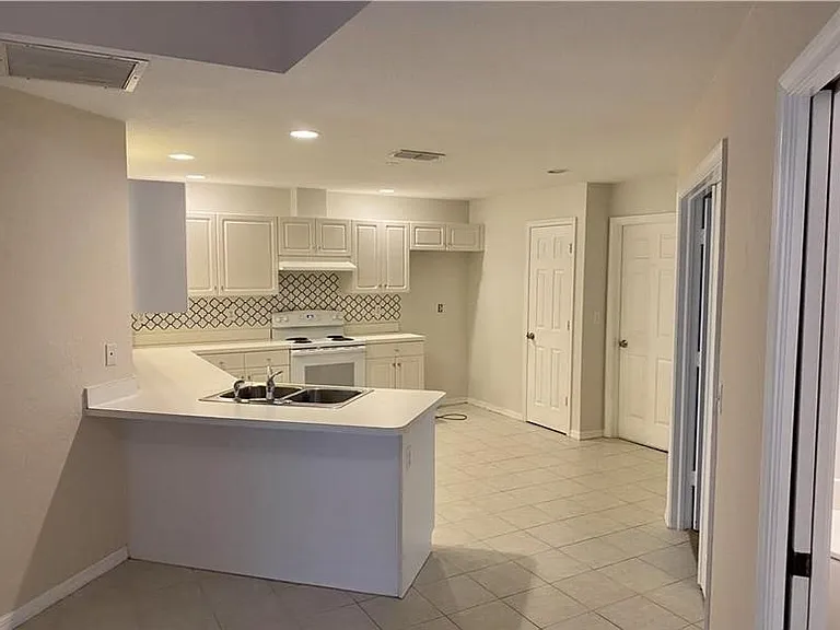 12349 Londonderry Ln — Photo 2