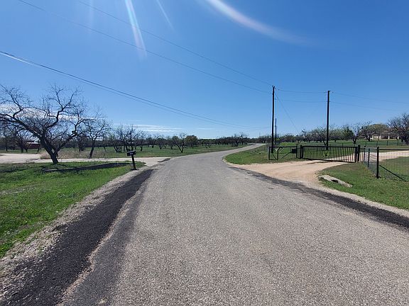 4th image of 401 County Road 144b