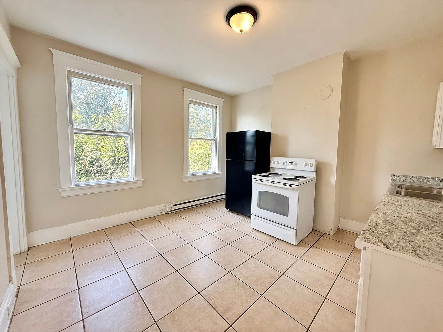 1 bed, 1.0 bath, $950 — Photo 2