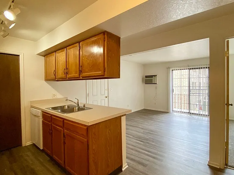 551 W Prentice Ave — Photo 5