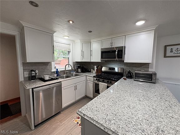 4th image of 8580 Webster Rd