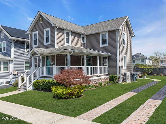 2nd image of 830 Dunlewy Street