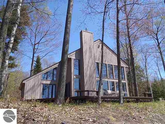 2nd image of 1556 Birchview Dr