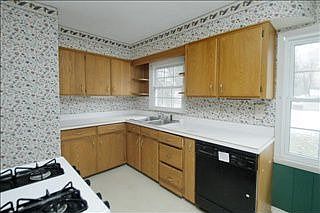 4th image of 3421 Iroquois Trl