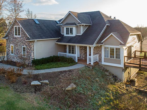 3rd image of 332 Riverview Dr