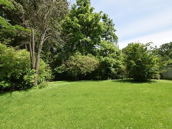 3rd image of 118 Edenwood Dr