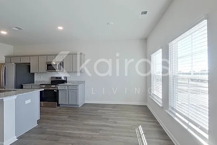 2083 Banyan Cir — Photo 9