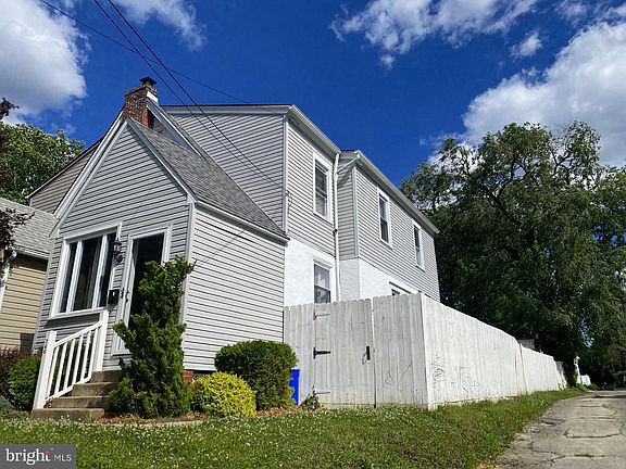 2nd image of 746 16th Ave