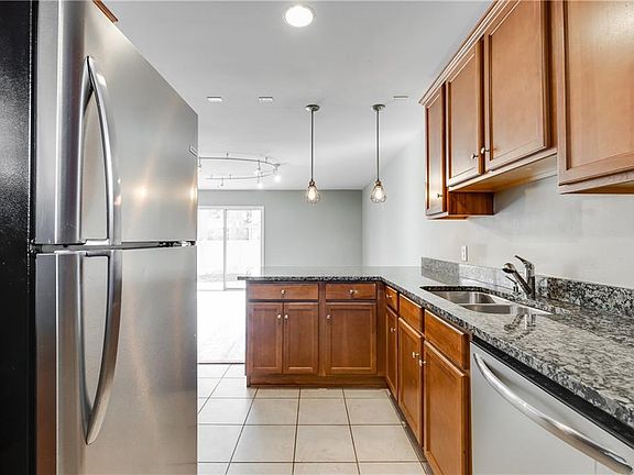 5th image of 2100 Grove Ave #U6