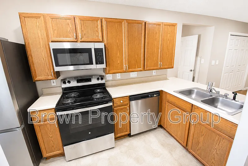 2 bed, 2.0 bath, 950 sqft, $1,050 — Photo 3