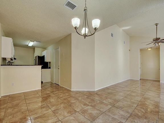 3rd image of 921 Peggotty Pl