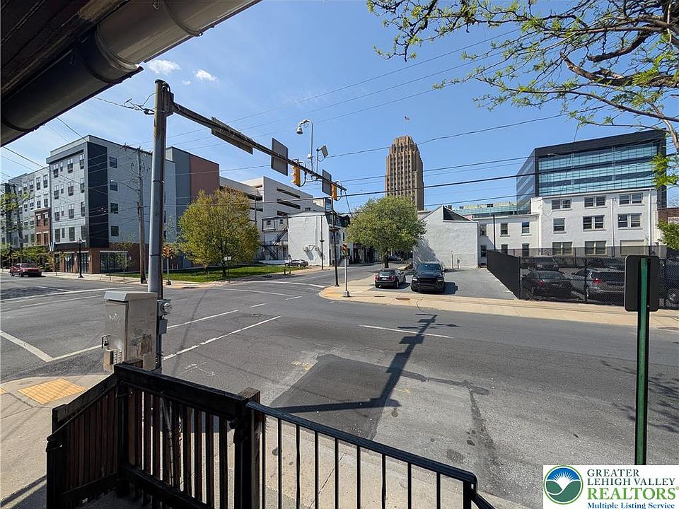 2nd image of 846 W Walnut St