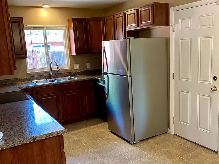 3055 Moorhead Ave — Photo 5
