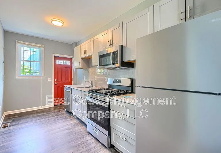 2408 Llewelyn Ave — Photo 7