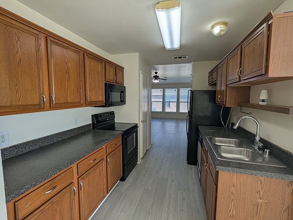 4th image of 320 Lake Texoma Dr