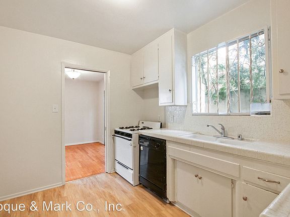 3rd image of 907 S Holt Ave APT 2